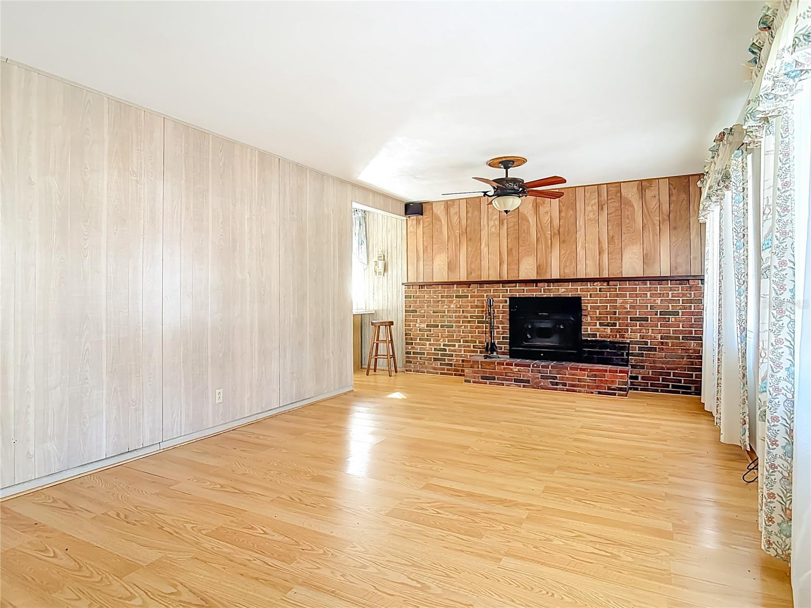 Image 6 of 79 For 730 University Avenue