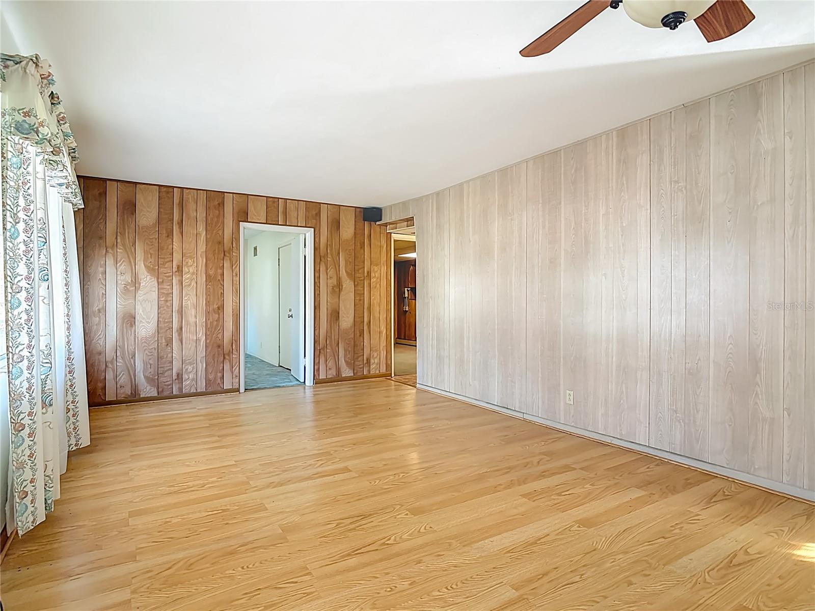 Image 7 of 79 For 730 University Avenue