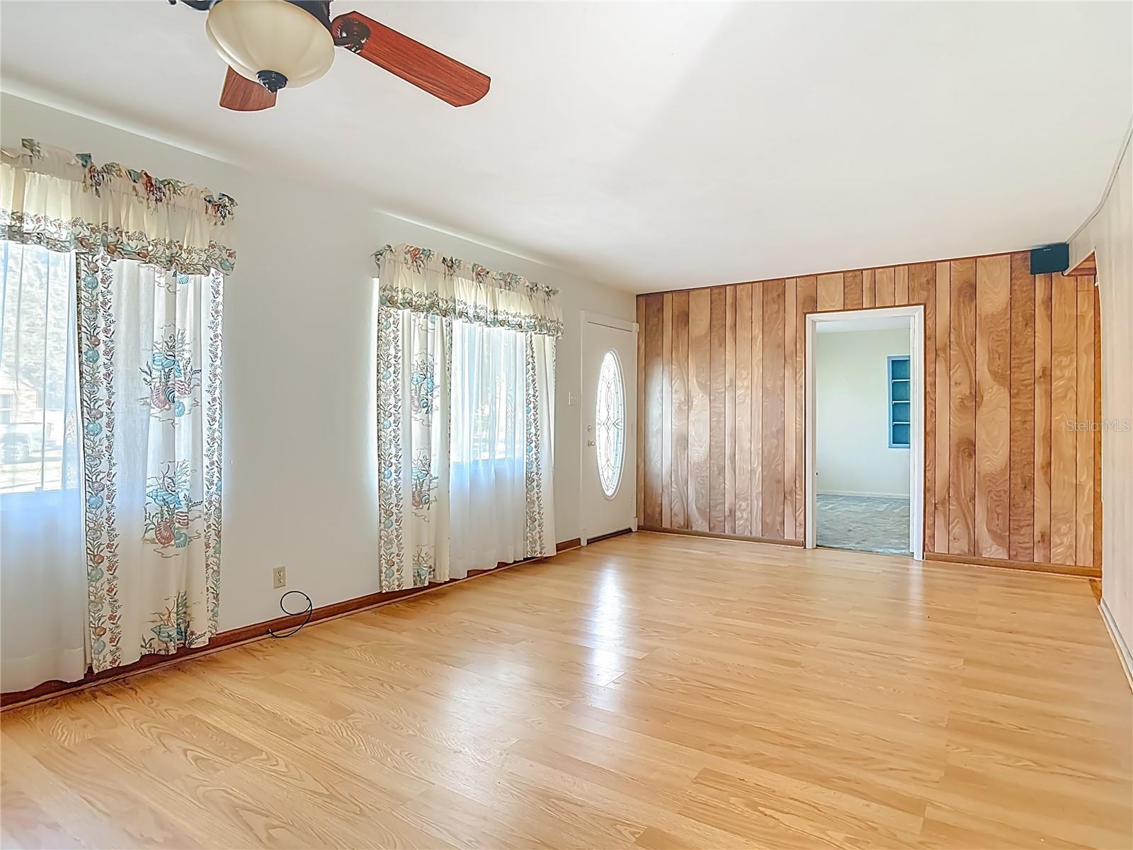 Image 8 of 79 For 730 University Avenue