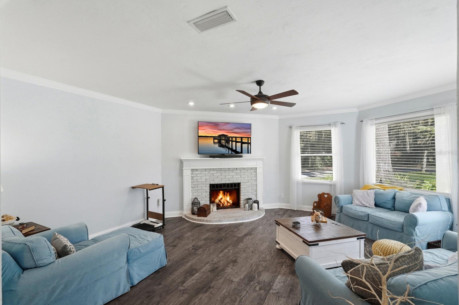 Image 5 of 60 For 686 Wildwood Drive