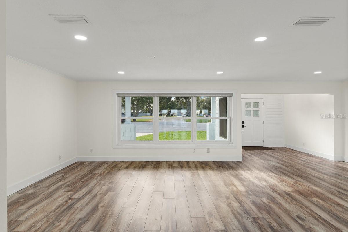 Image 10 of 67 For 22 Tiffany Circle