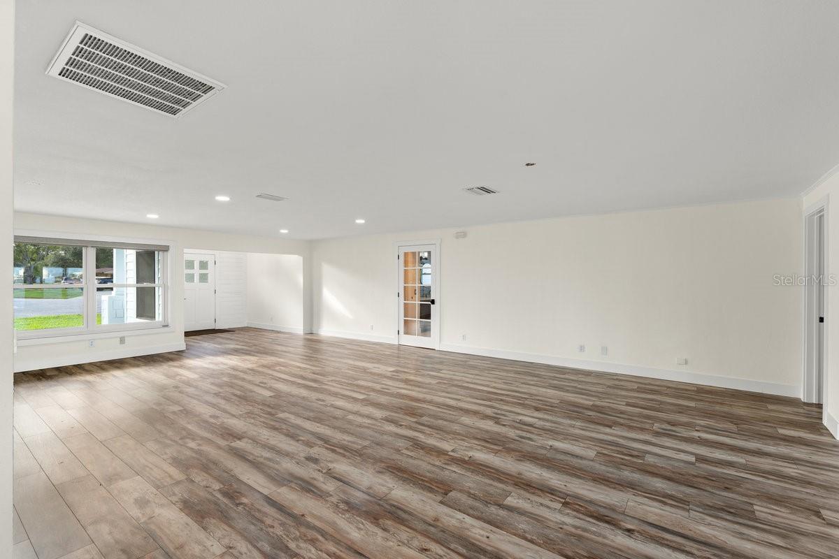 Image 11 of 67 For 22 Tiffany Circle