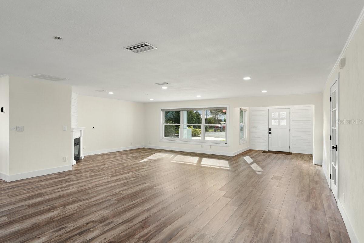 Image 12 of 67 For 22 Tiffany Circle