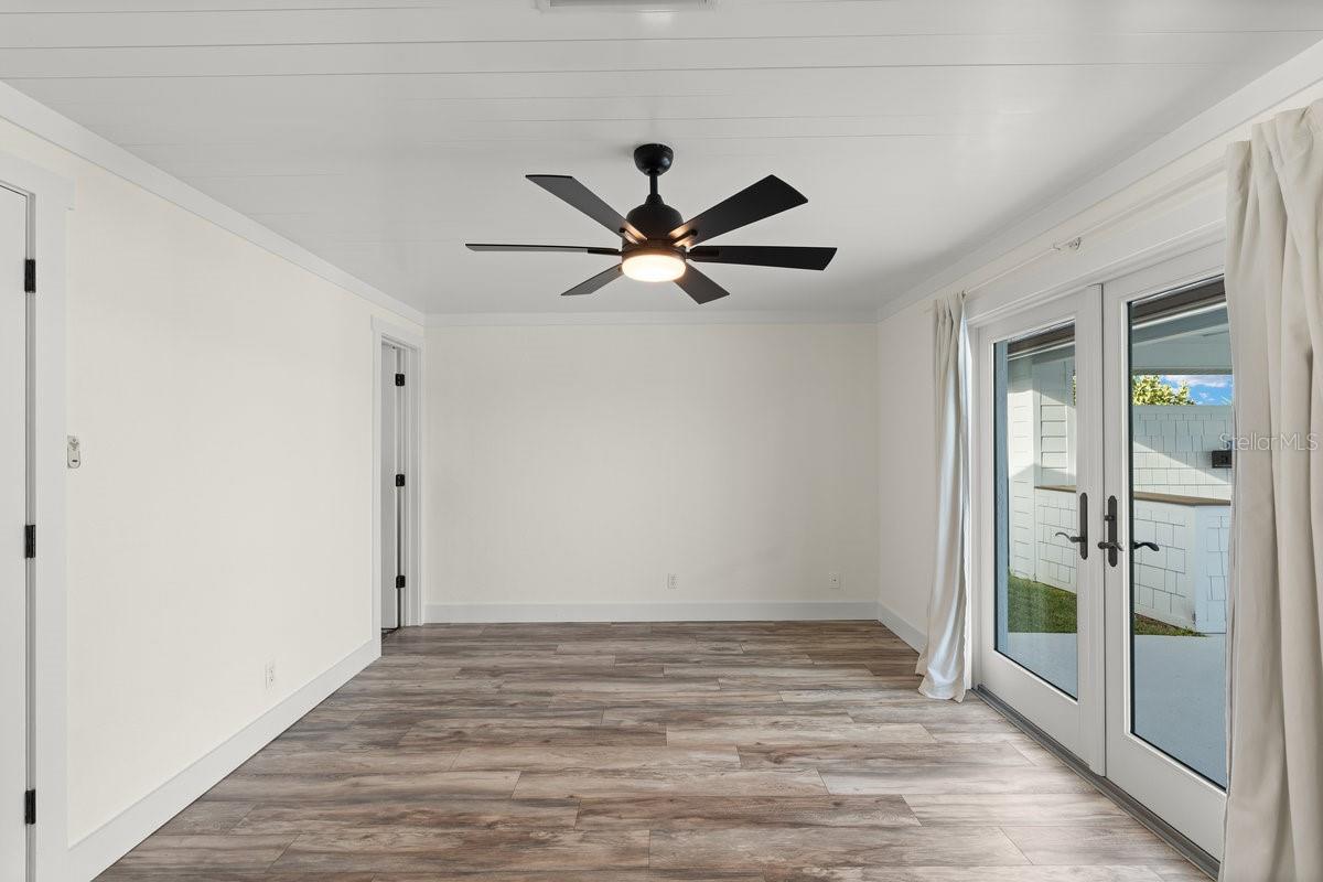 Image 21 of 67 For 22 Tiffany Circle