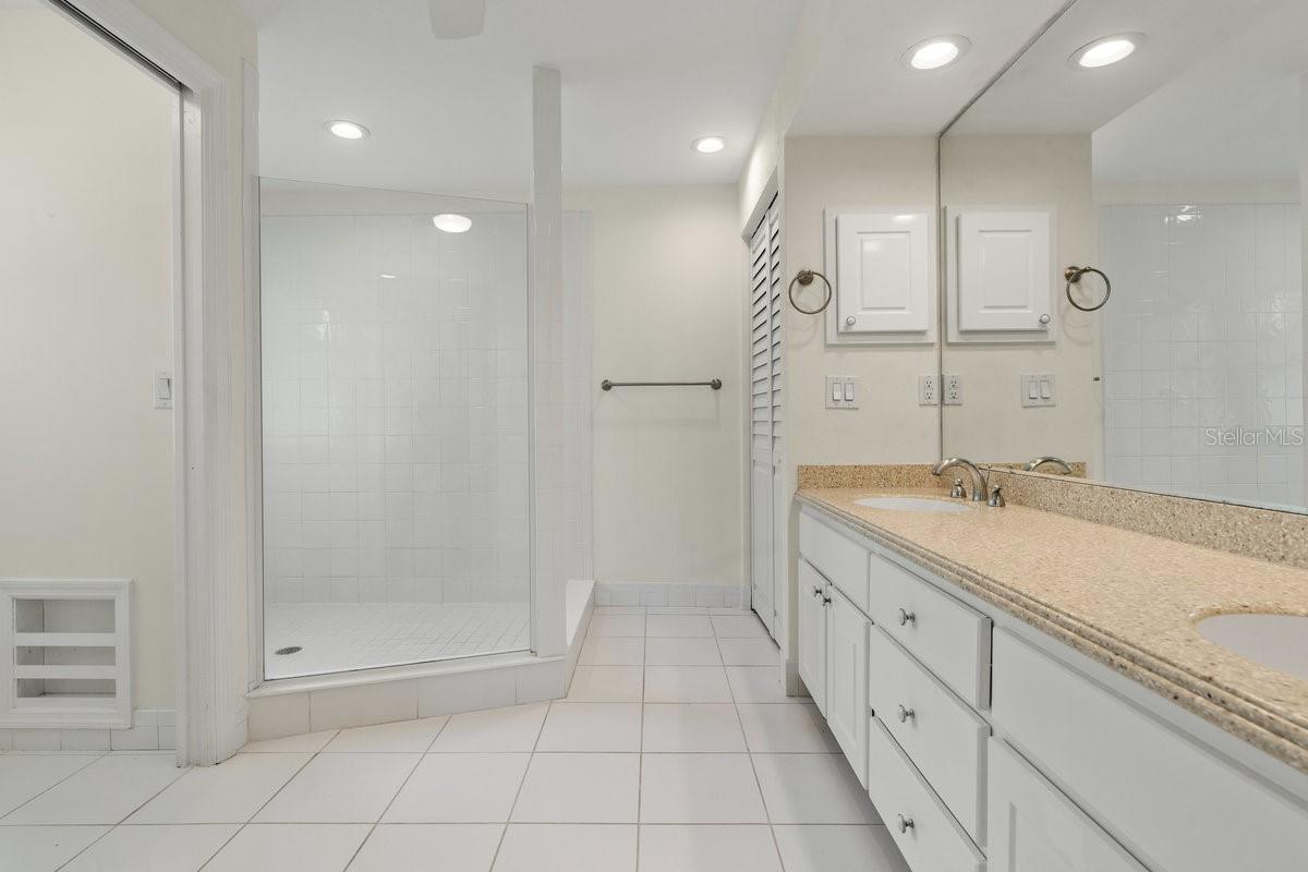 Image 38 of 67 For 22 Tiffany Circle