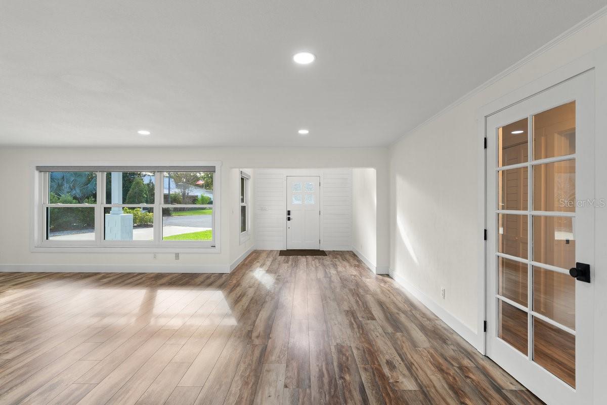 Image 6 of 67 For 22 Tiffany Circle