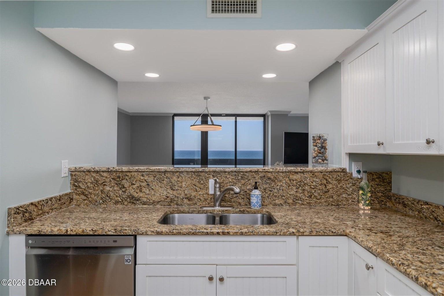 Image 11 of 31 For 1420 Atlantic Avenue 1601