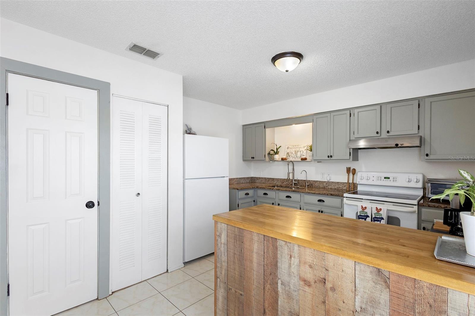 Image 21 of 38 For 2771 Slater Drive