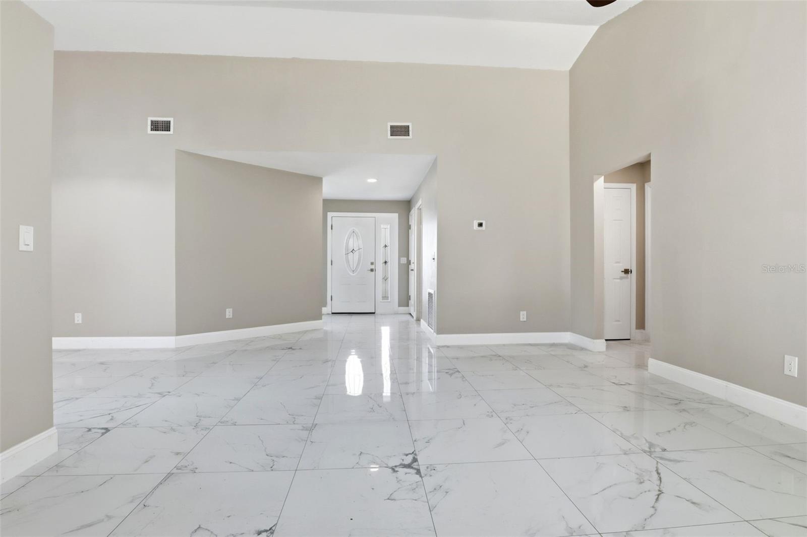 Image 11 of 36 For 676 Weybridge Court