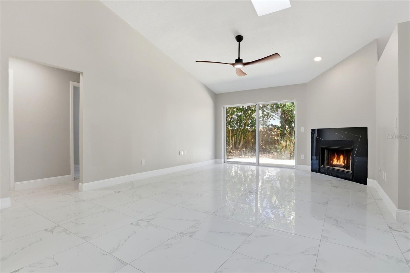 Image 12 of 36 For 676 Weybridge Court