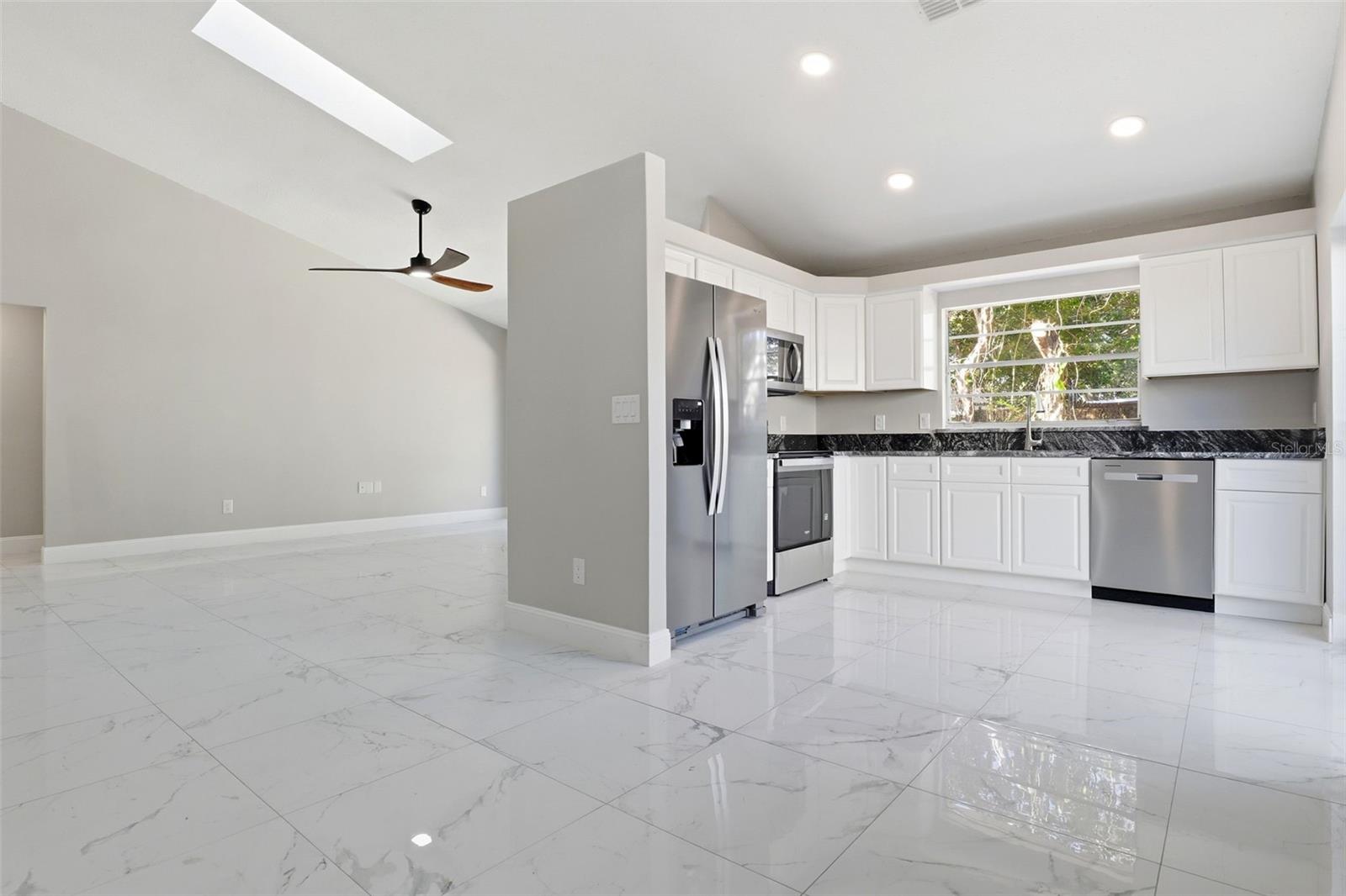 Image 15 of 36 For 676 Weybridge Court