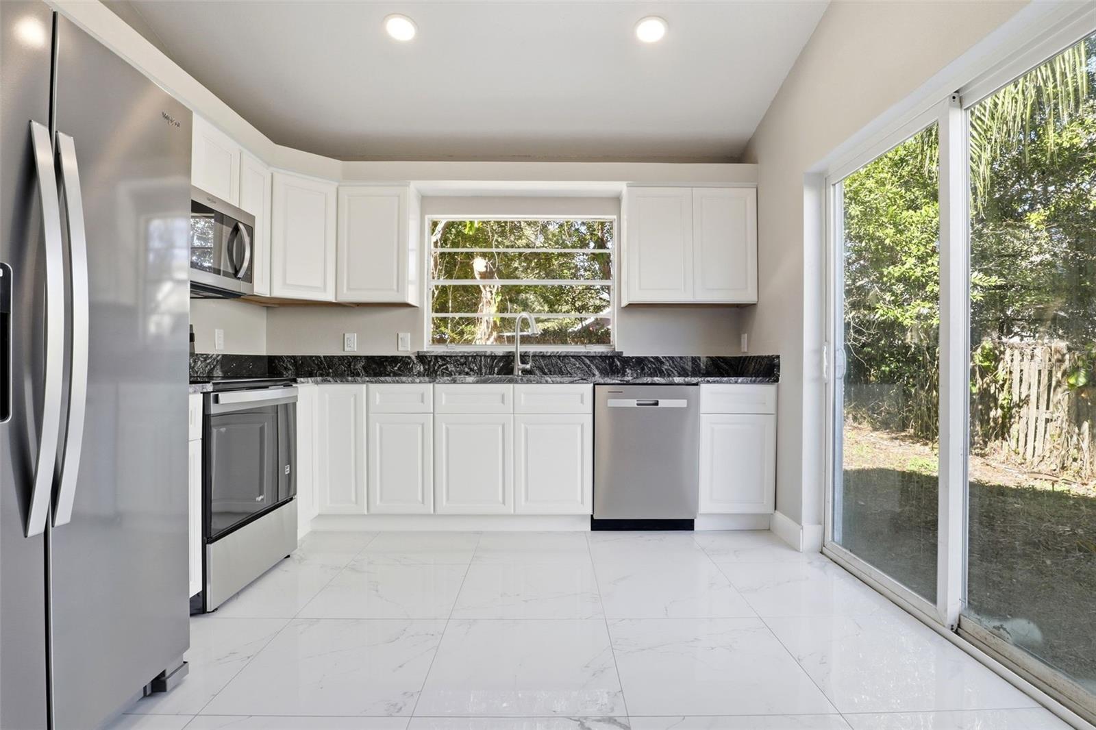 Image 16 of 36 For 676 Weybridge Court