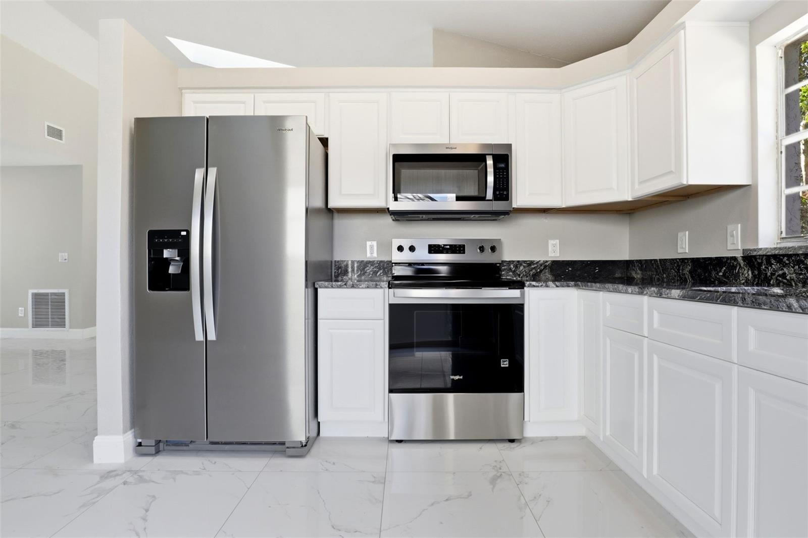 Image 18 of 36 For 676 Weybridge Court