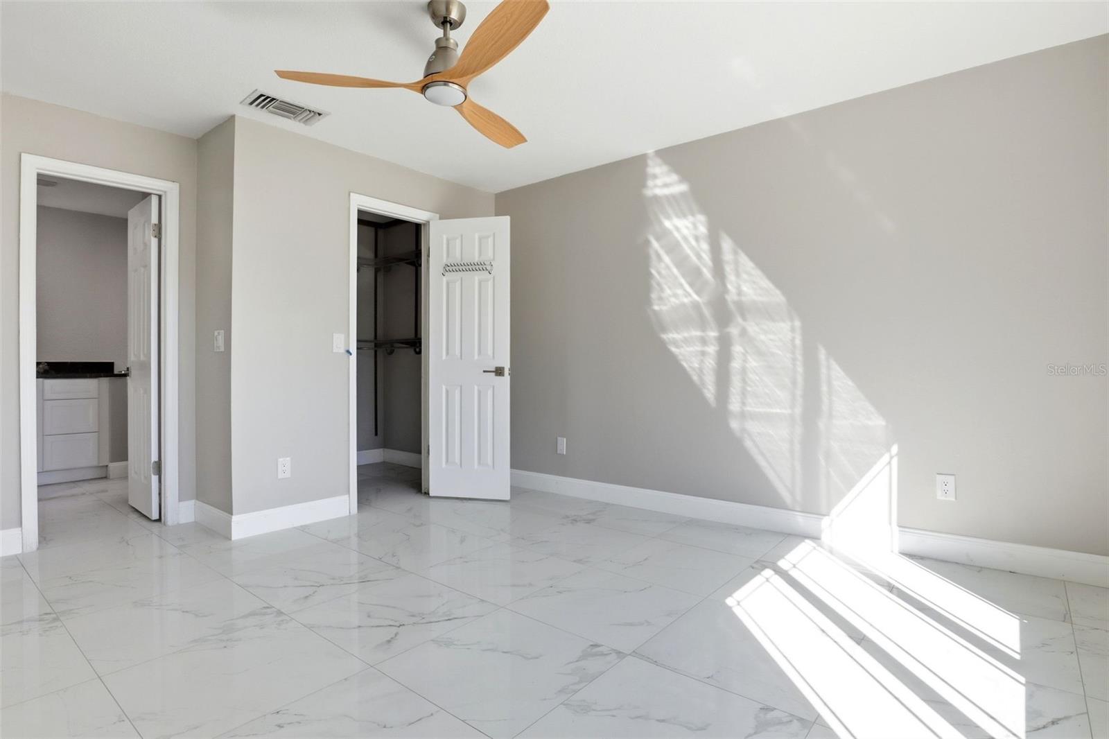 Image 21 of 36 For 676 Weybridge Court