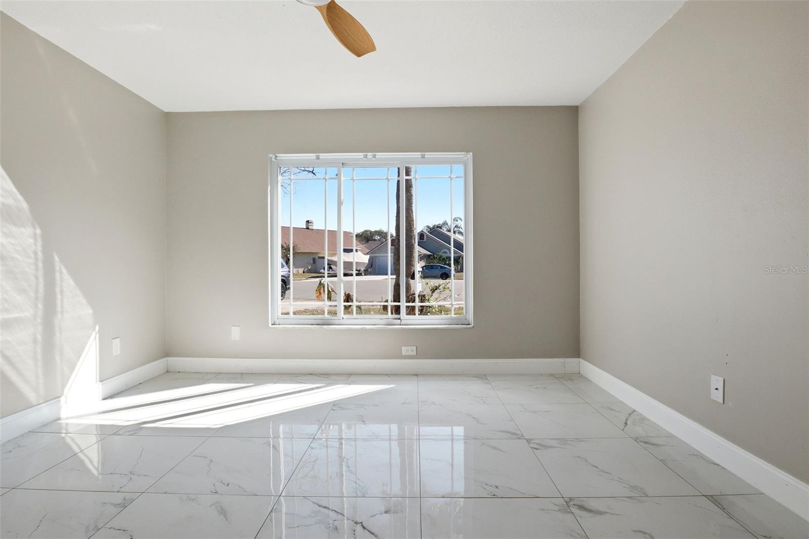 Image 23 of 36 For 676 Weybridge Court