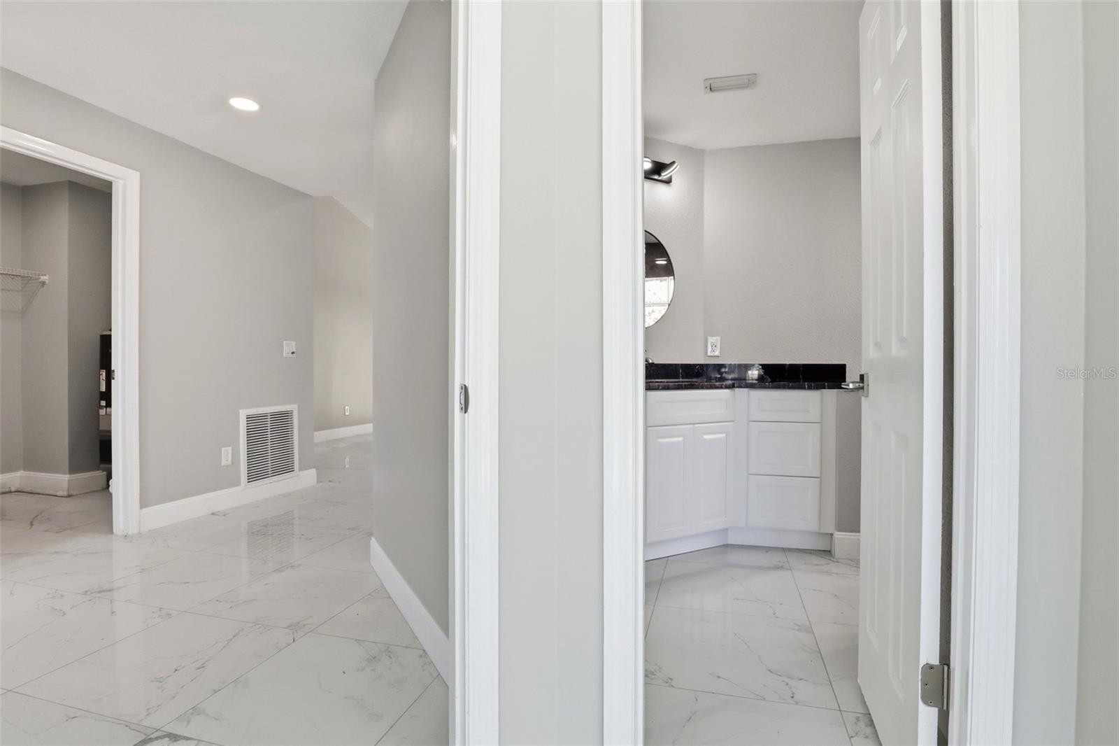 Image 26 of 36 For 676 Weybridge Court