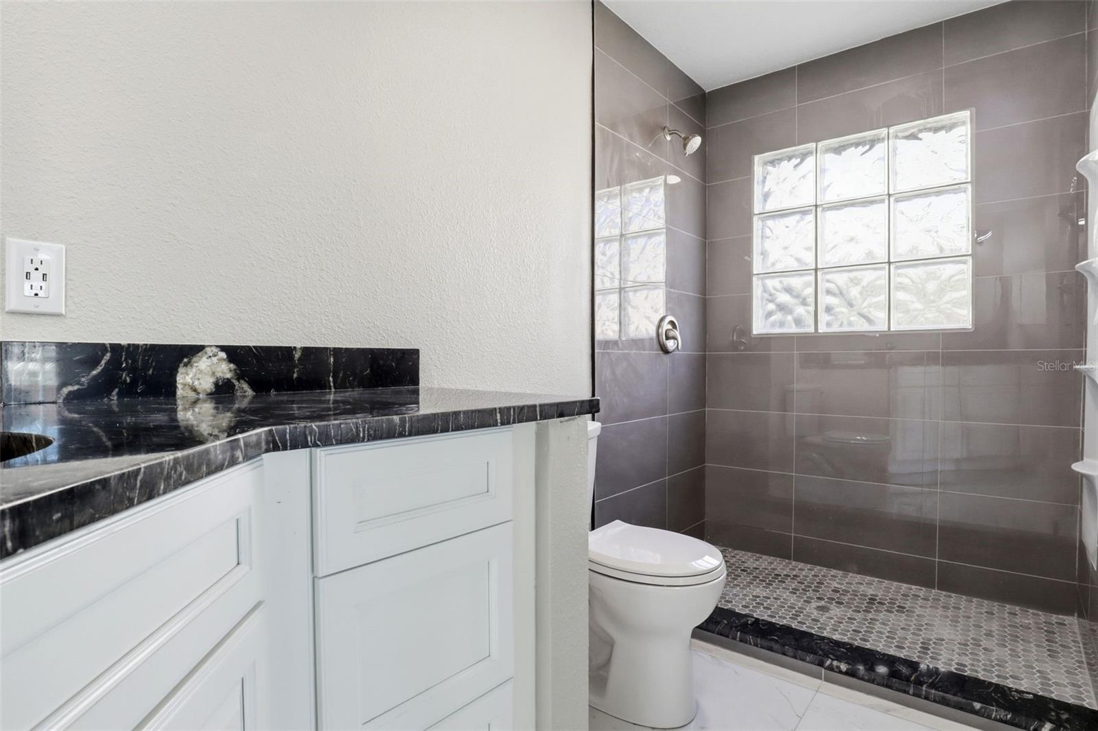 Image 29 of 36 For 676 Weybridge Court