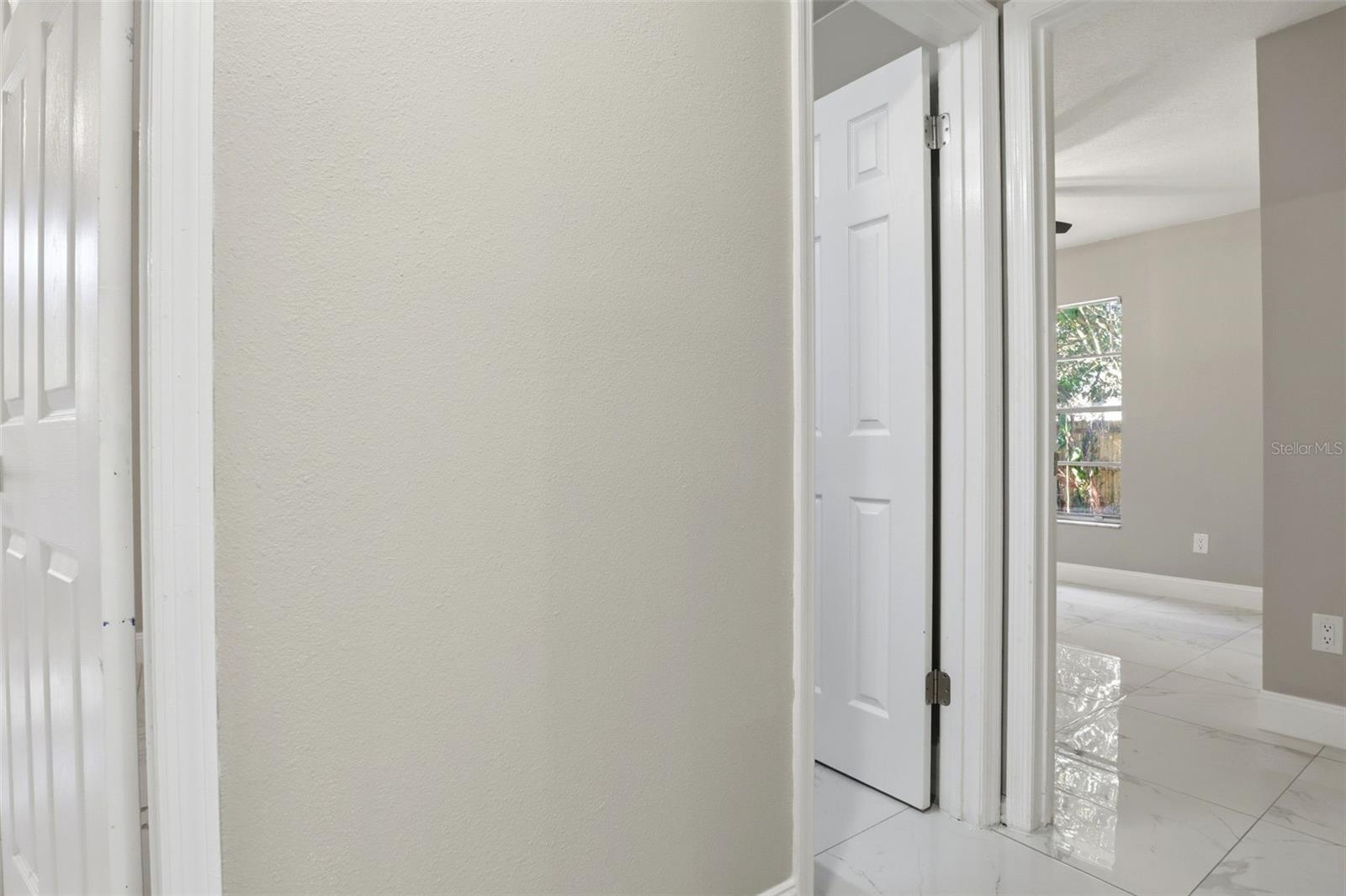 Image 7 of 36 For 676 Weybridge Court