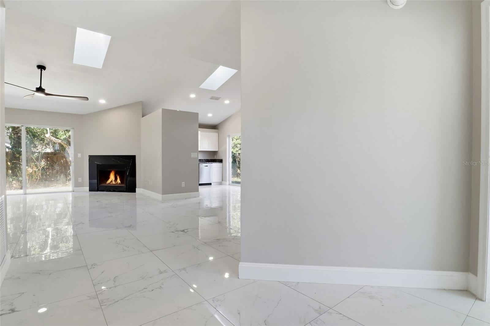 Image 8 of 36 For 676 Weybridge Court