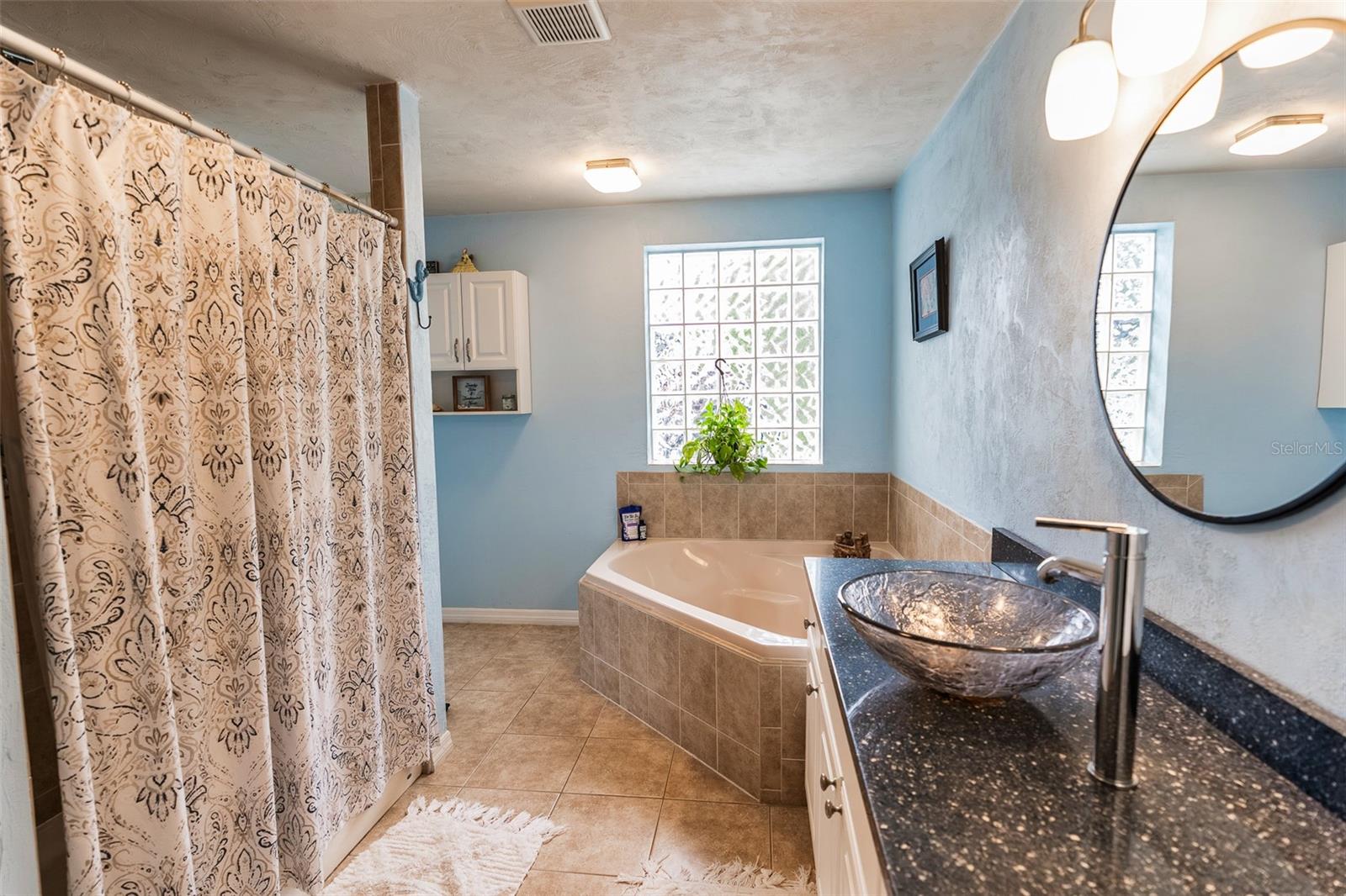 Image 25 of 43 For 728 Flamingo Drive