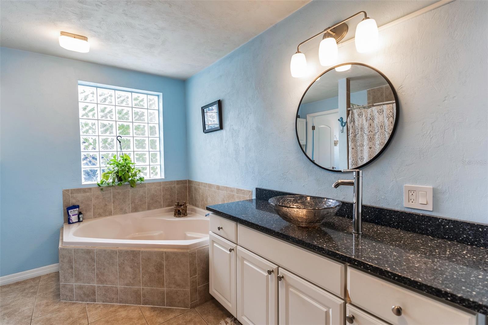 Image 27 of 43 For 728 Flamingo Drive