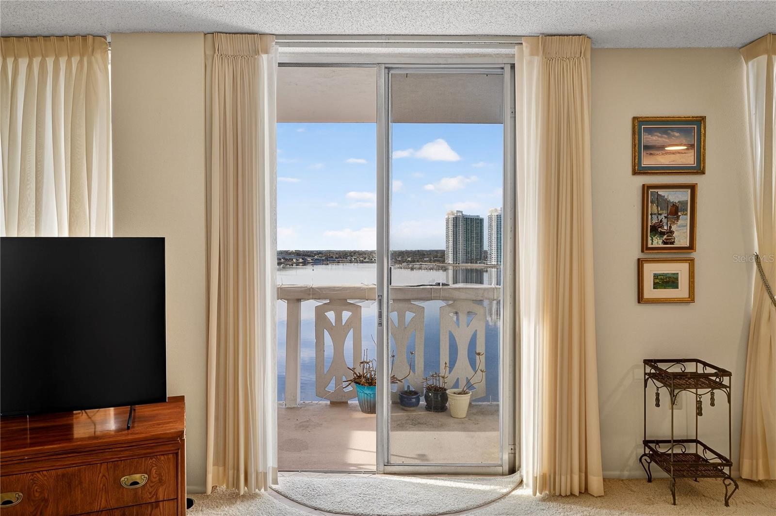 Image 12 of 37 For 935 Halifax Avenue 707