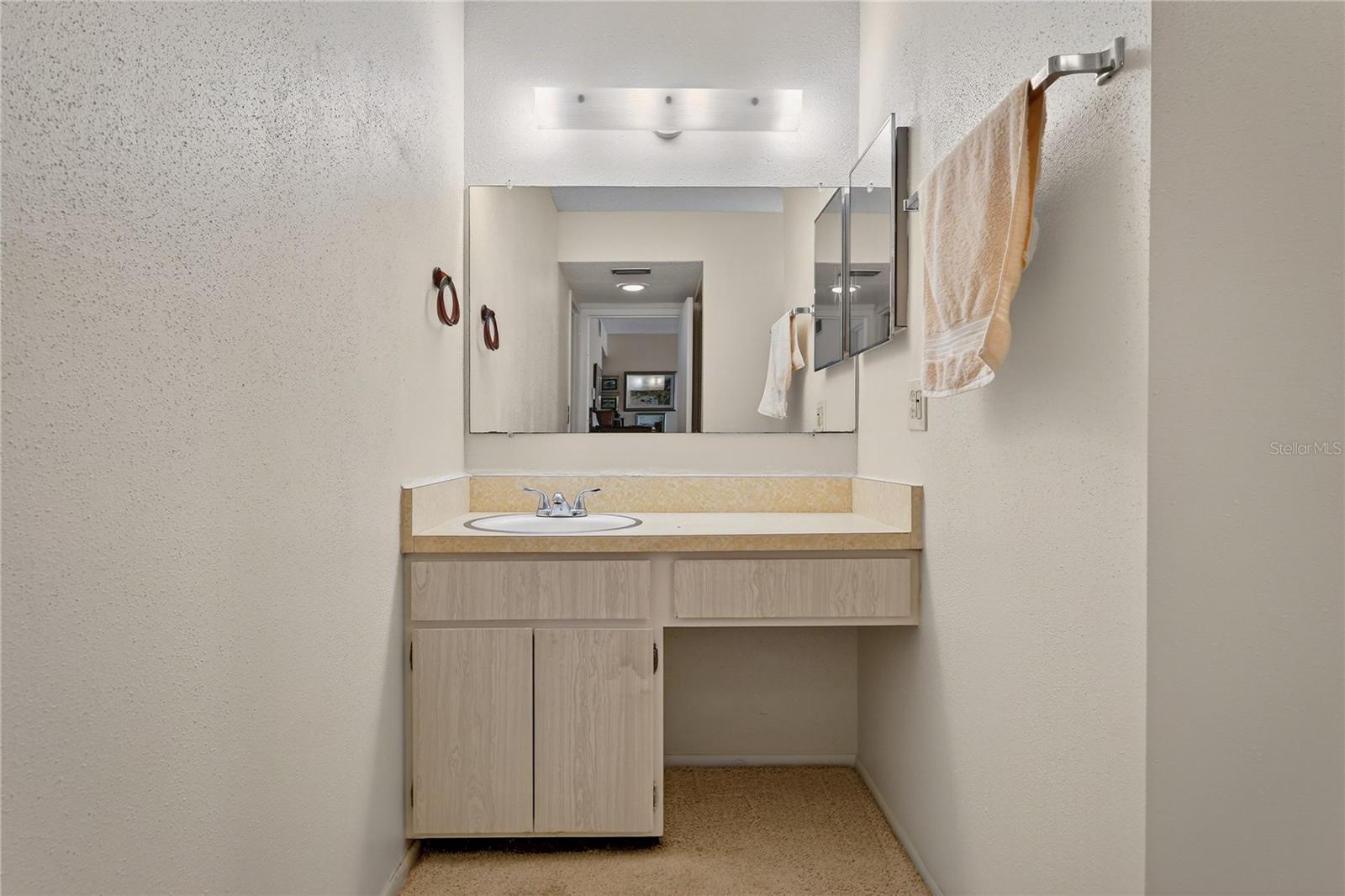 Image 20 of 37 For 935 Halifax Avenue 707