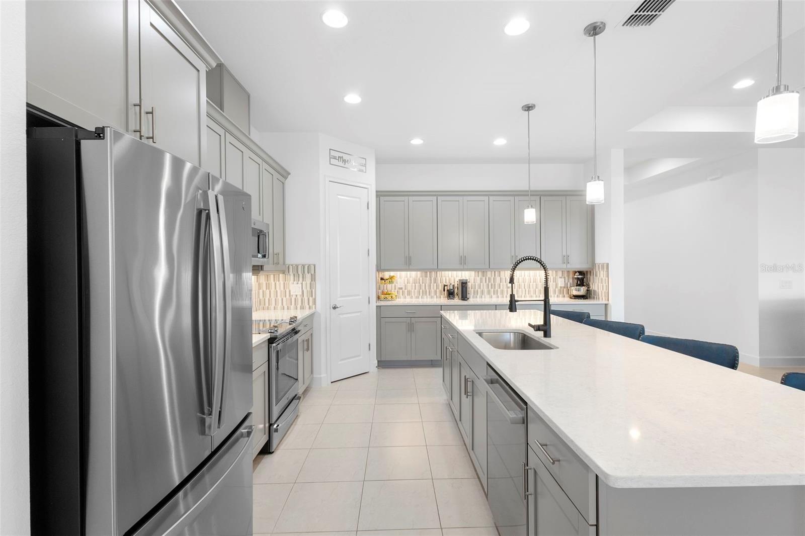 Image 10 of 39 For 6291 Fallsgrove Lane