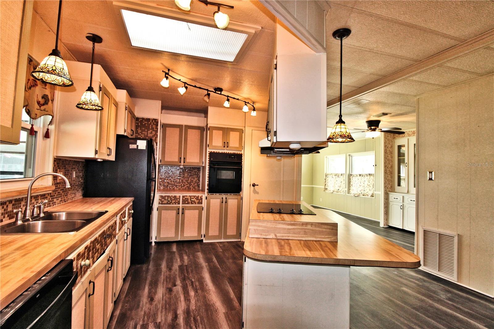 Image 10 of 33 For 743 Cricket Court