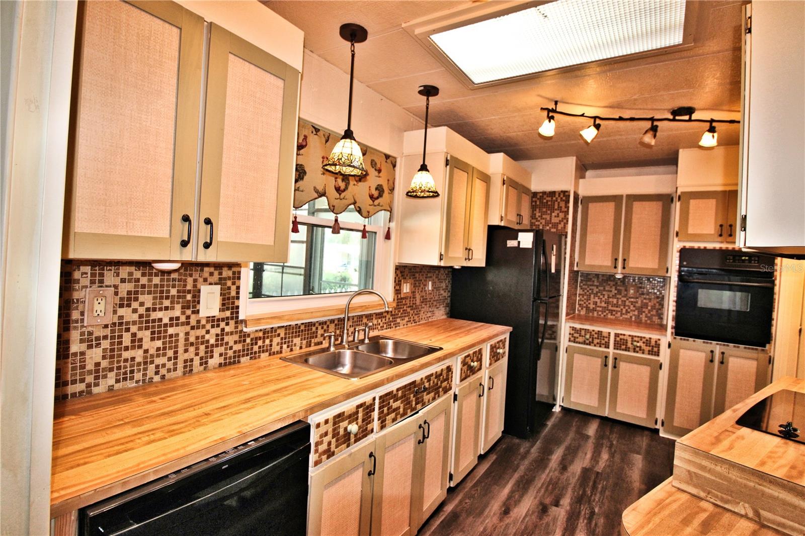 Image 11 of 33 For 743 Cricket Court