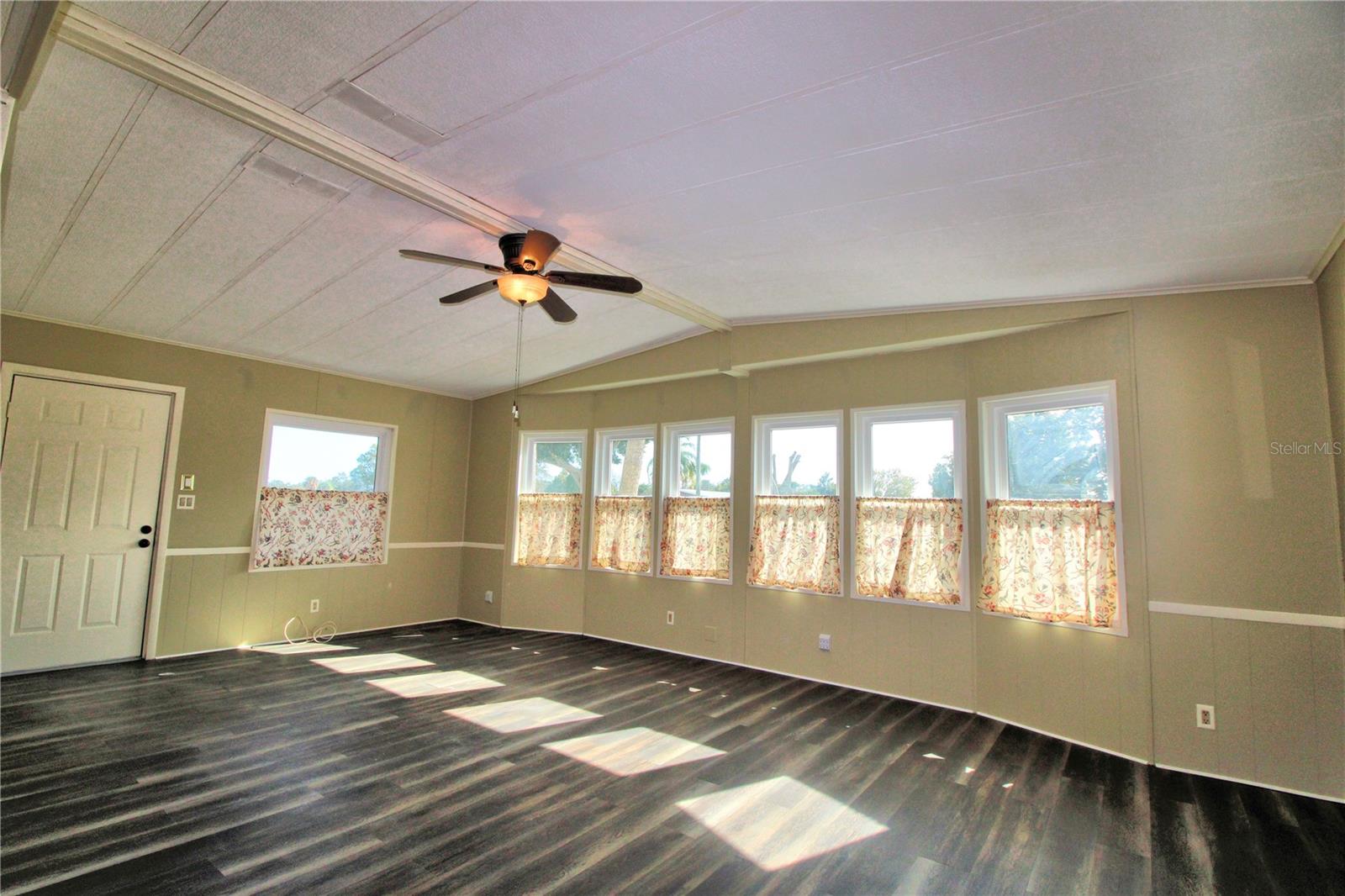 Image 14 of 33 For 743 Cricket Court