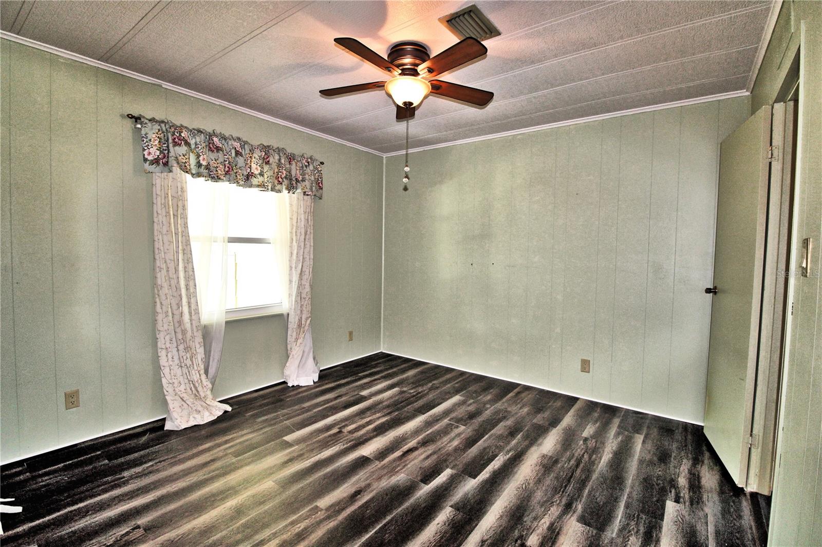 Image 25 of 33 For 743 Cricket Court