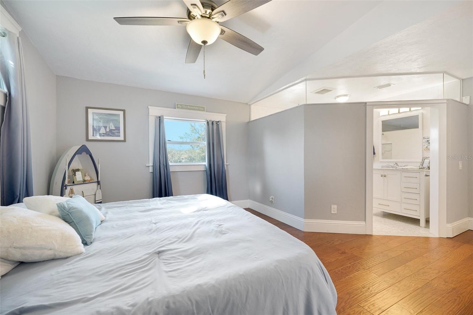 Image 12 of 46 For 934 Halifax Avenue