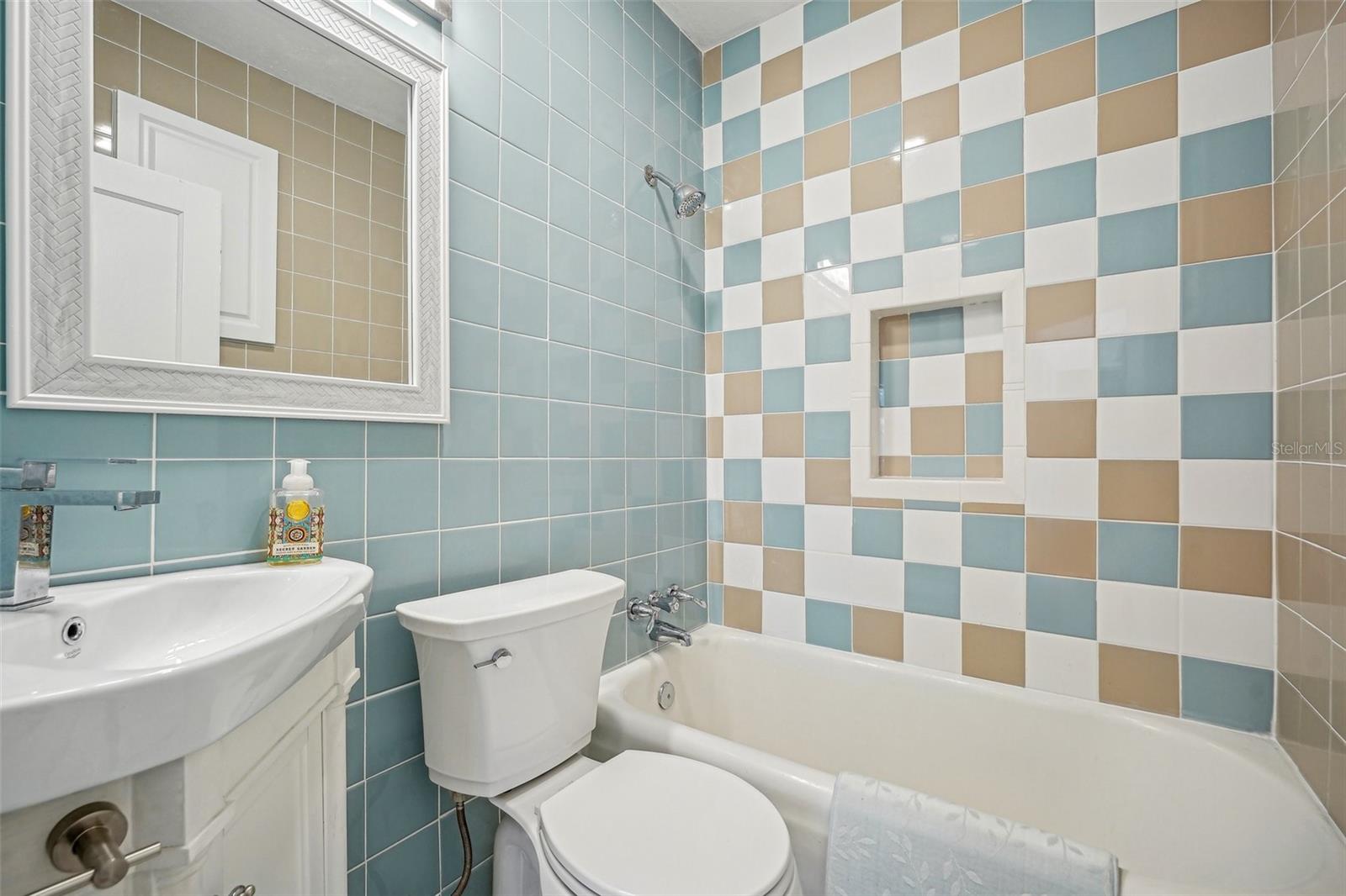 Image 21 of 46 For 934 Halifax Avenue