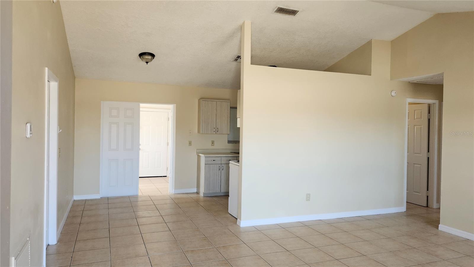 Image 6 of 18 For 2732 Courtland Boulevard