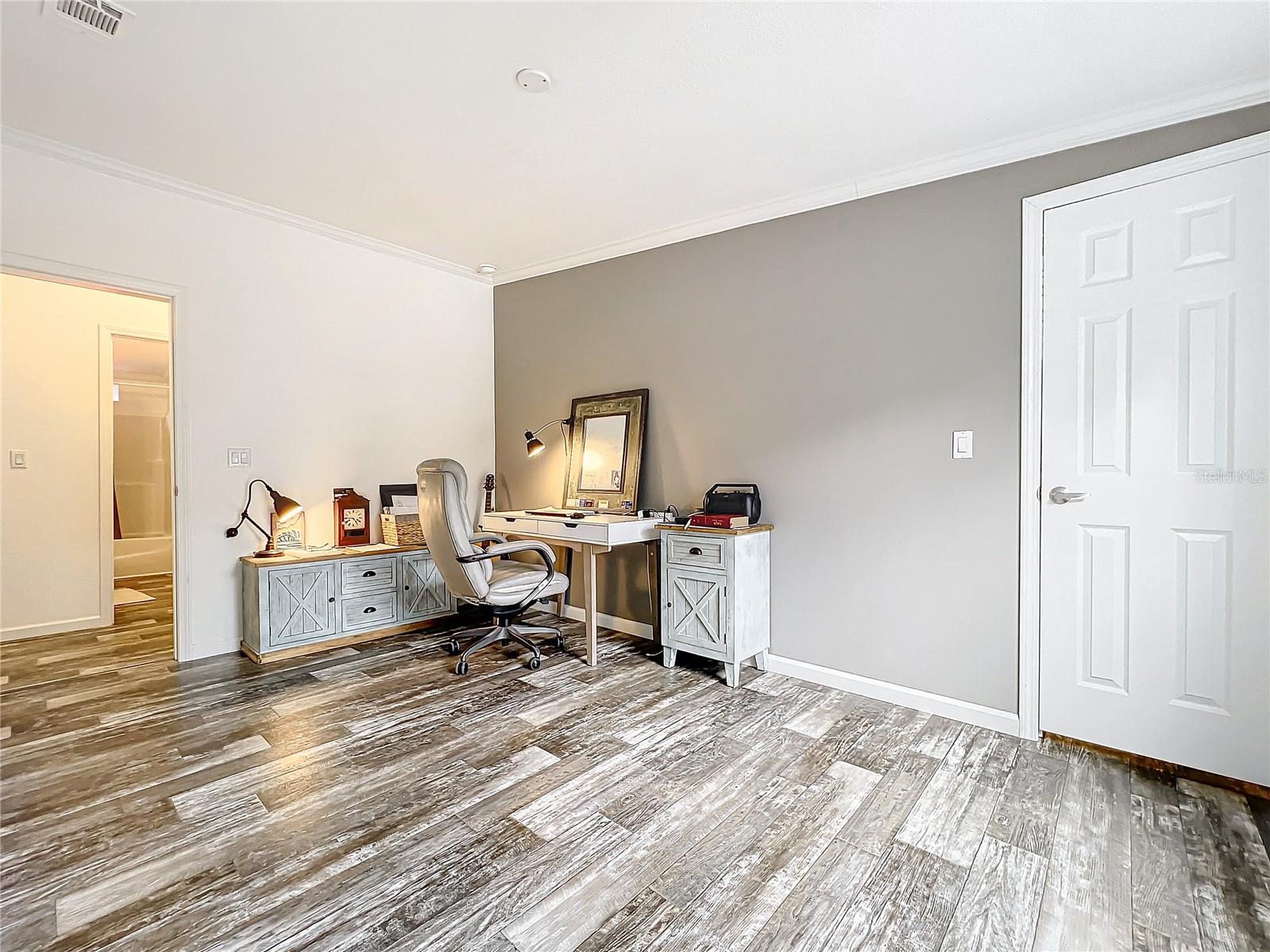 Image 23 of 71 For 32600 Red Oak Drive