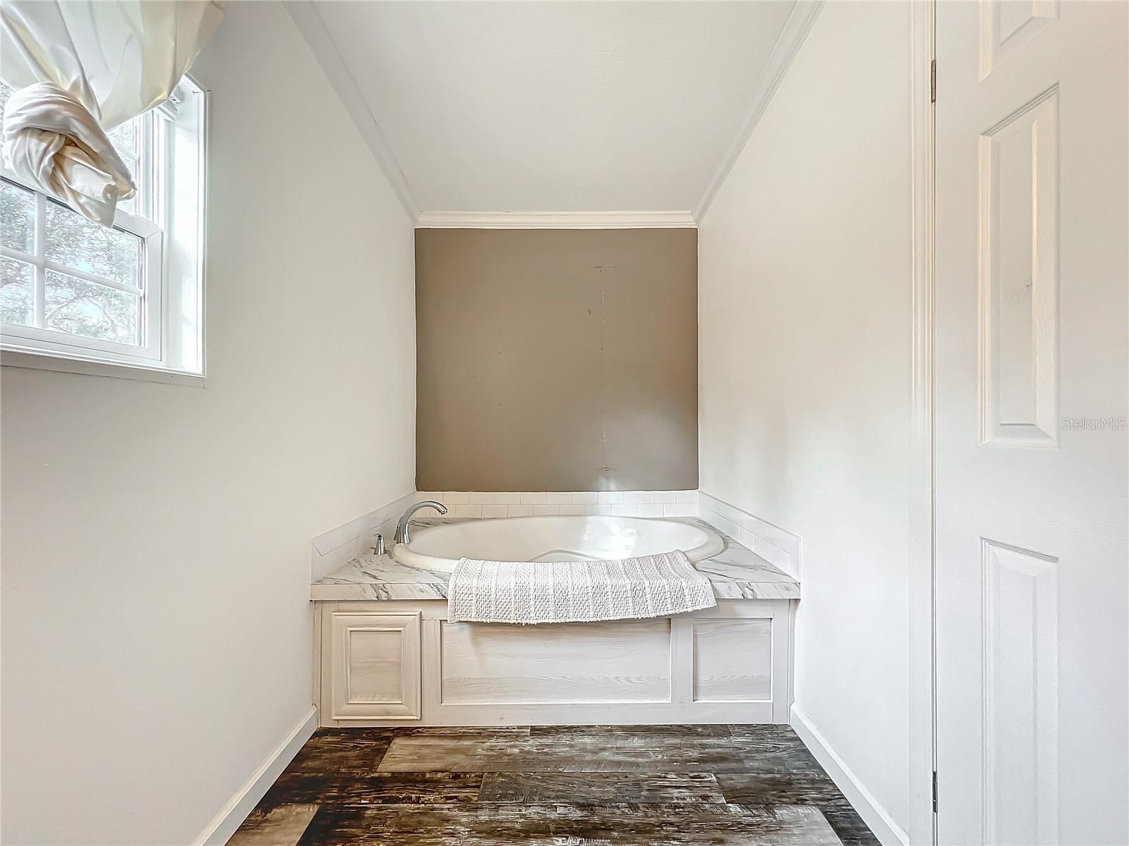 Image 31 of 71 For 32600 Red Oak Drive