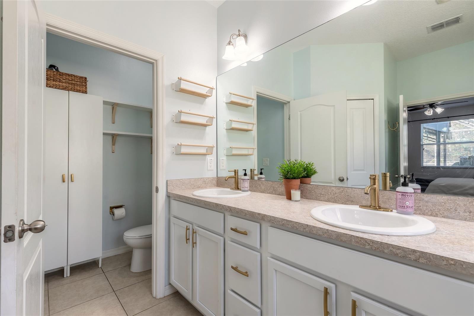 Image 18 of 58 For 1215 Cap Diville Avenue