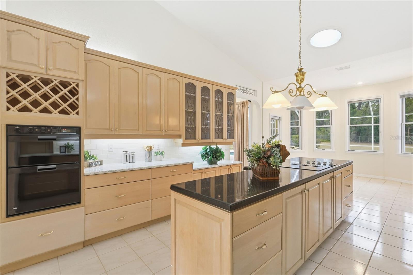 Listing photo id 8 for 1979 Hazen Road