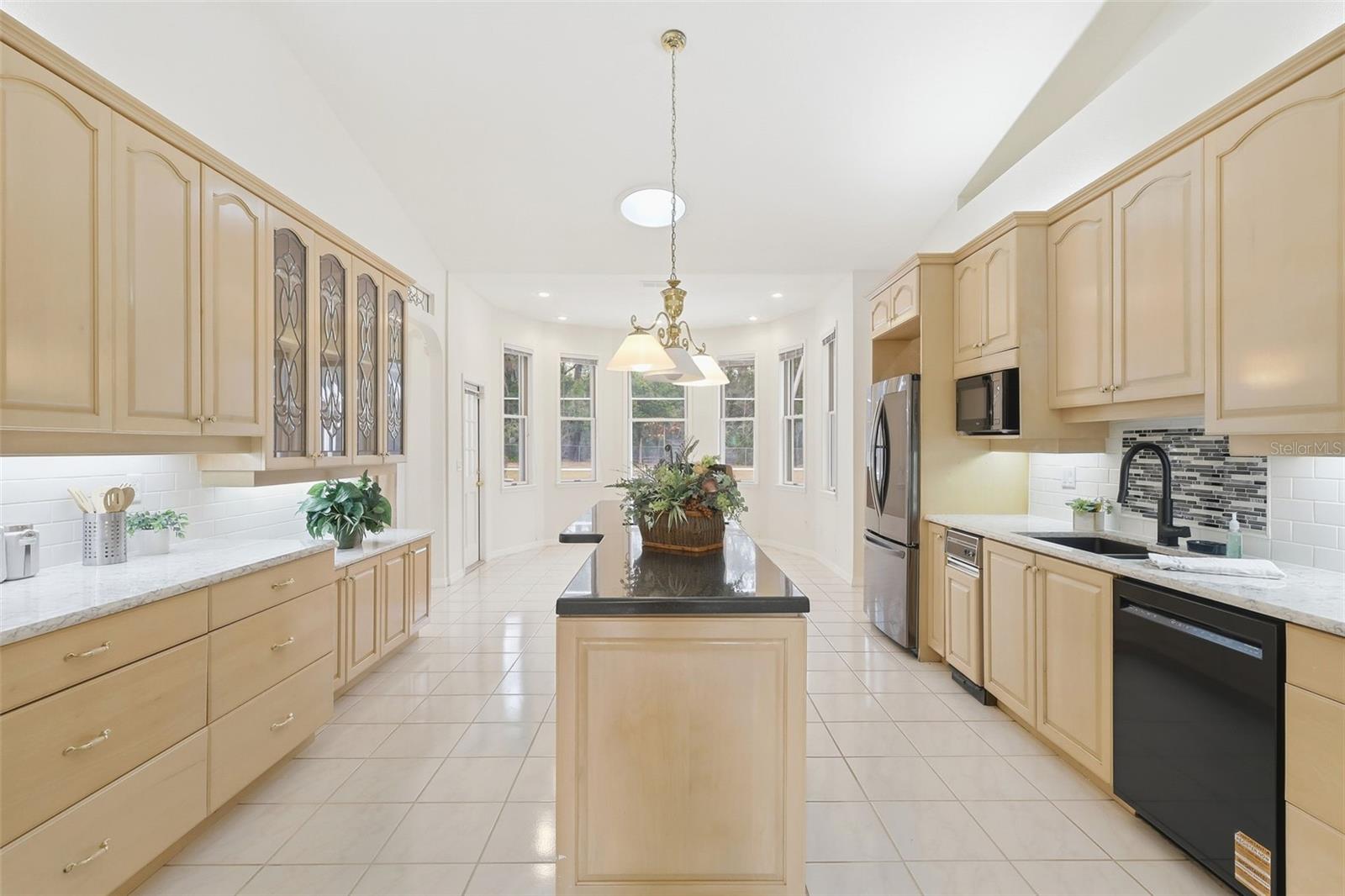 Listing photo id 9 for 1979 Hazen Road