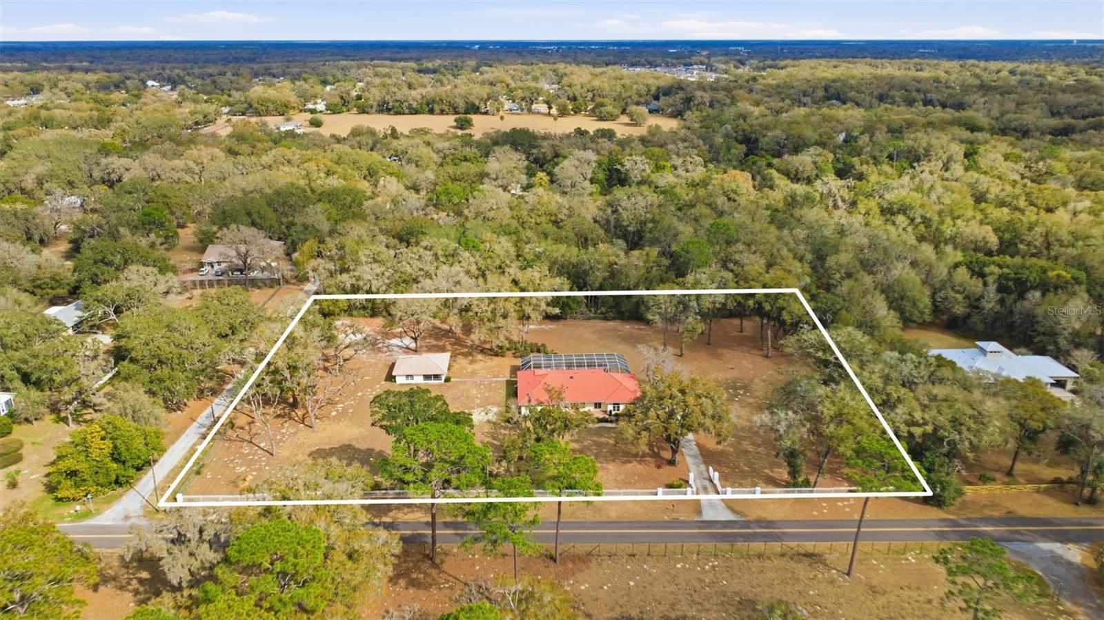 Listing photo id 0 for 1979 Hazen Road