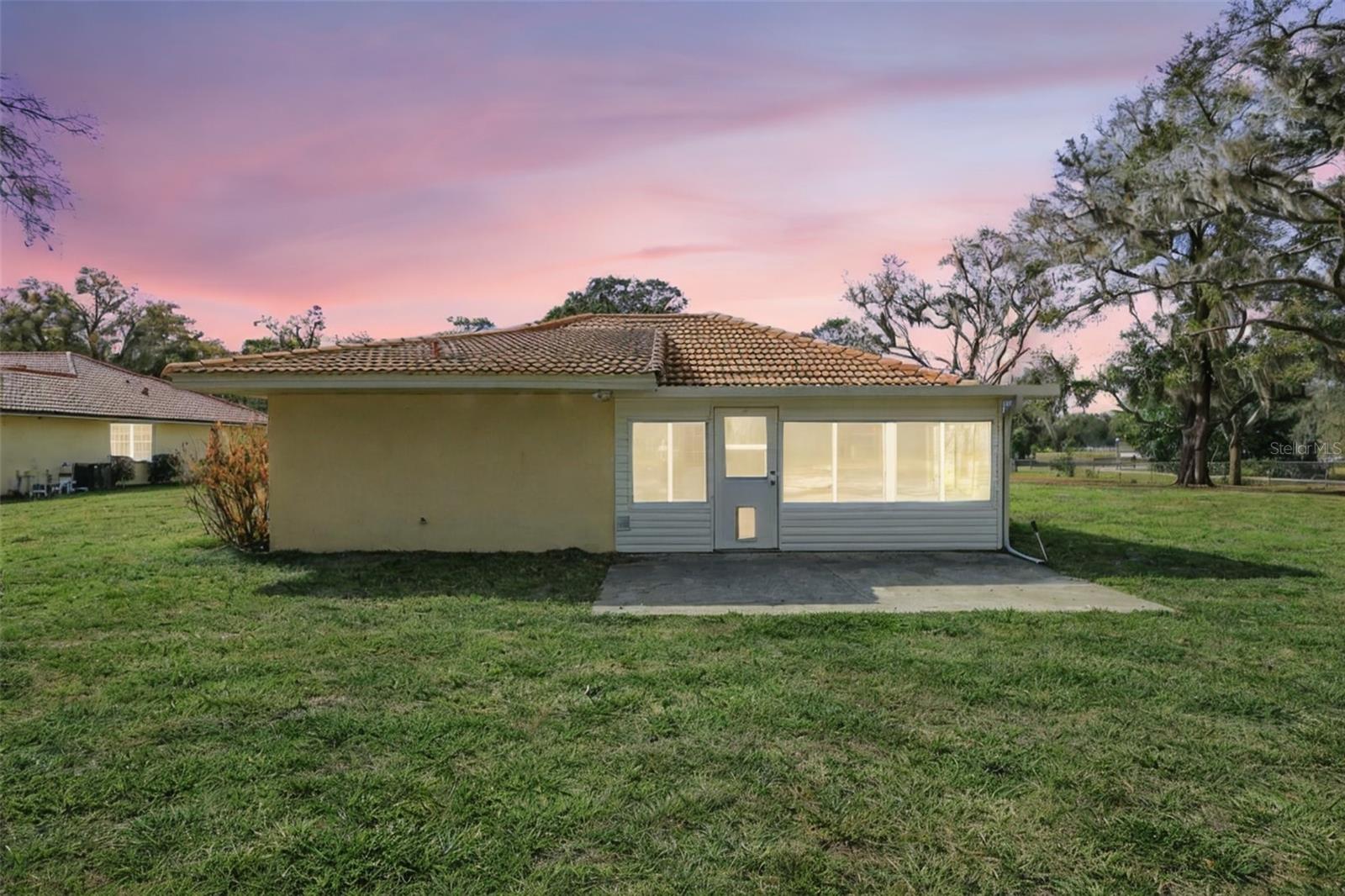 Listing photo id 32 for 1979 Hazen Road