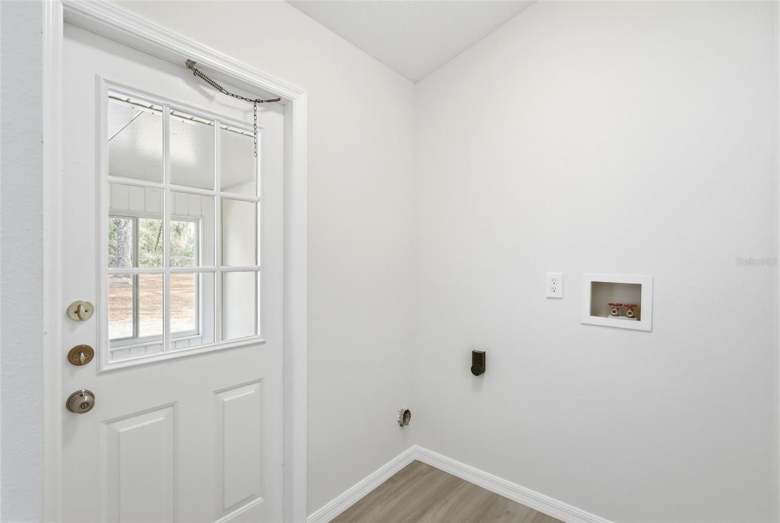 Listing photo id 34 for 1979 Hazen Road