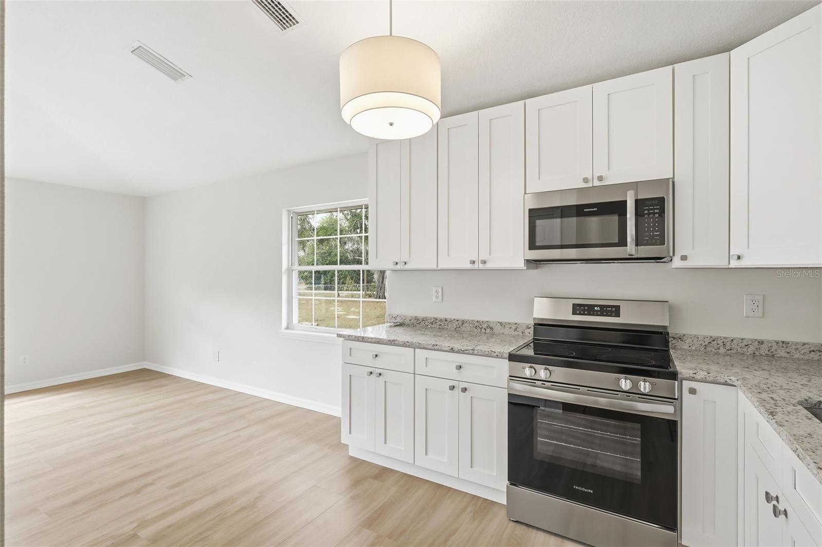 Listing photo id 35 for 1979 Hazen Road