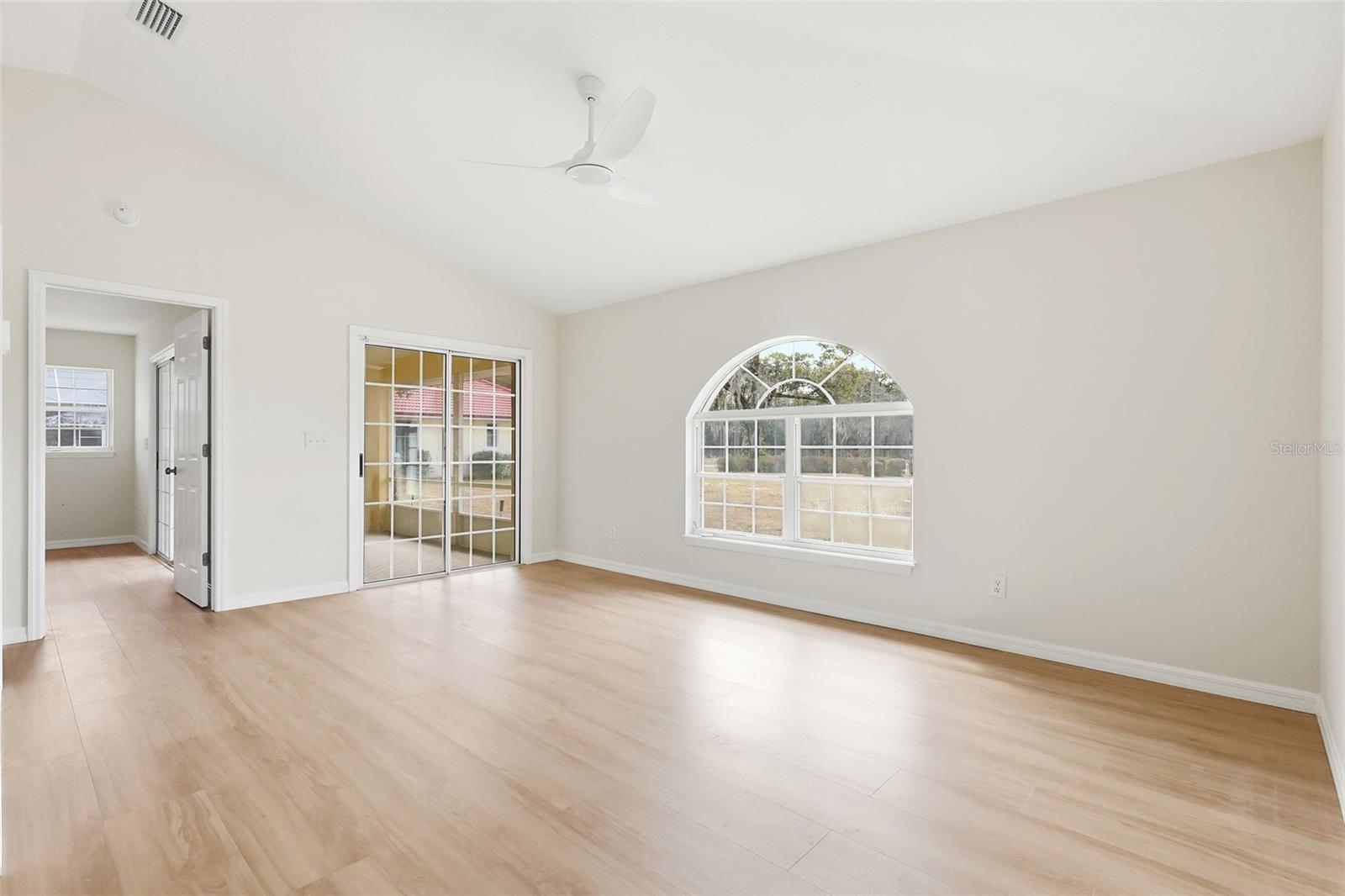 Listing photo id 38 for 1979 Hazen Road