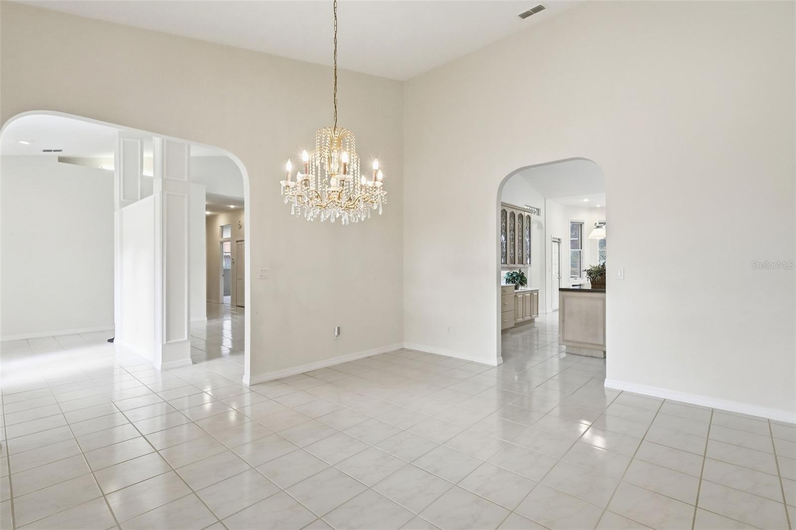 Listing photo id 5 for 1979 Hazen Road