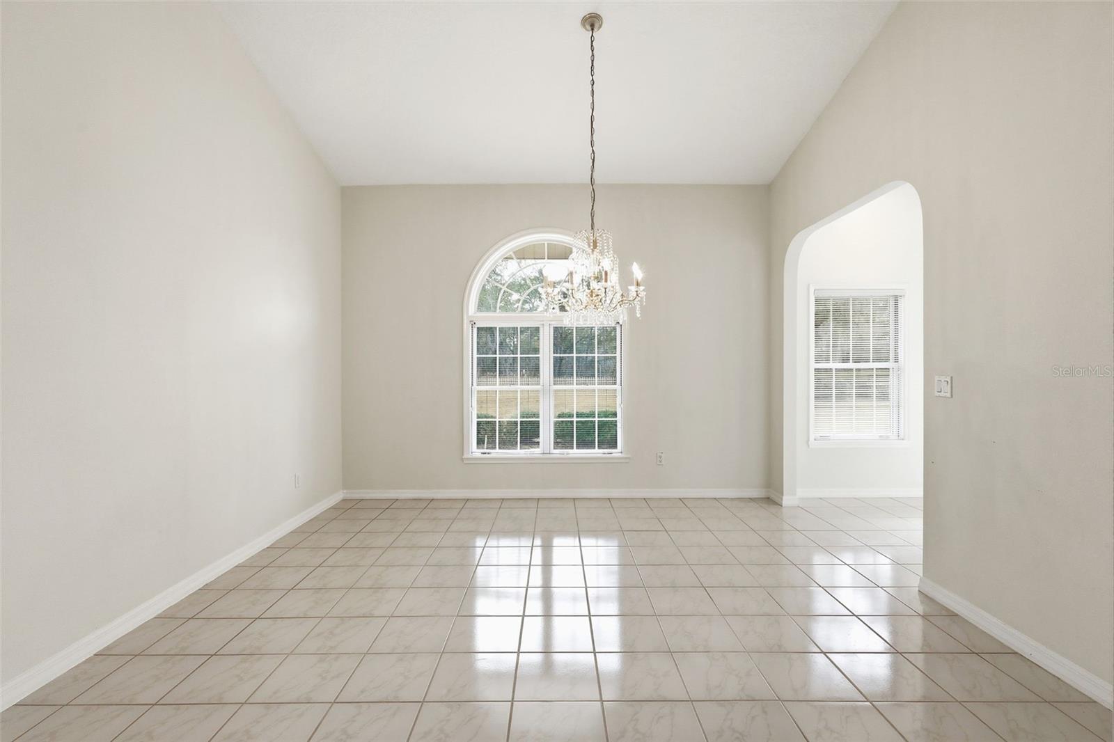 Listing photo id 6 for 1979 Hazen Road