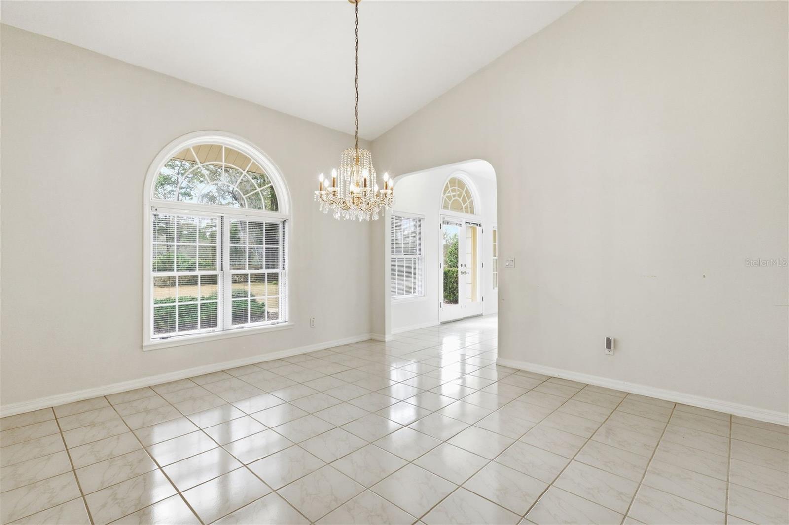 Listing photo id 7 for 1979 Hazen Road