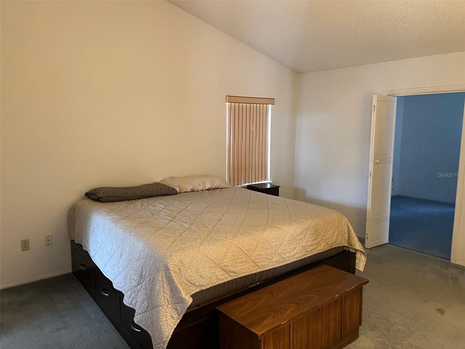 Listing photo id 8 for 330 Bonnie Lane