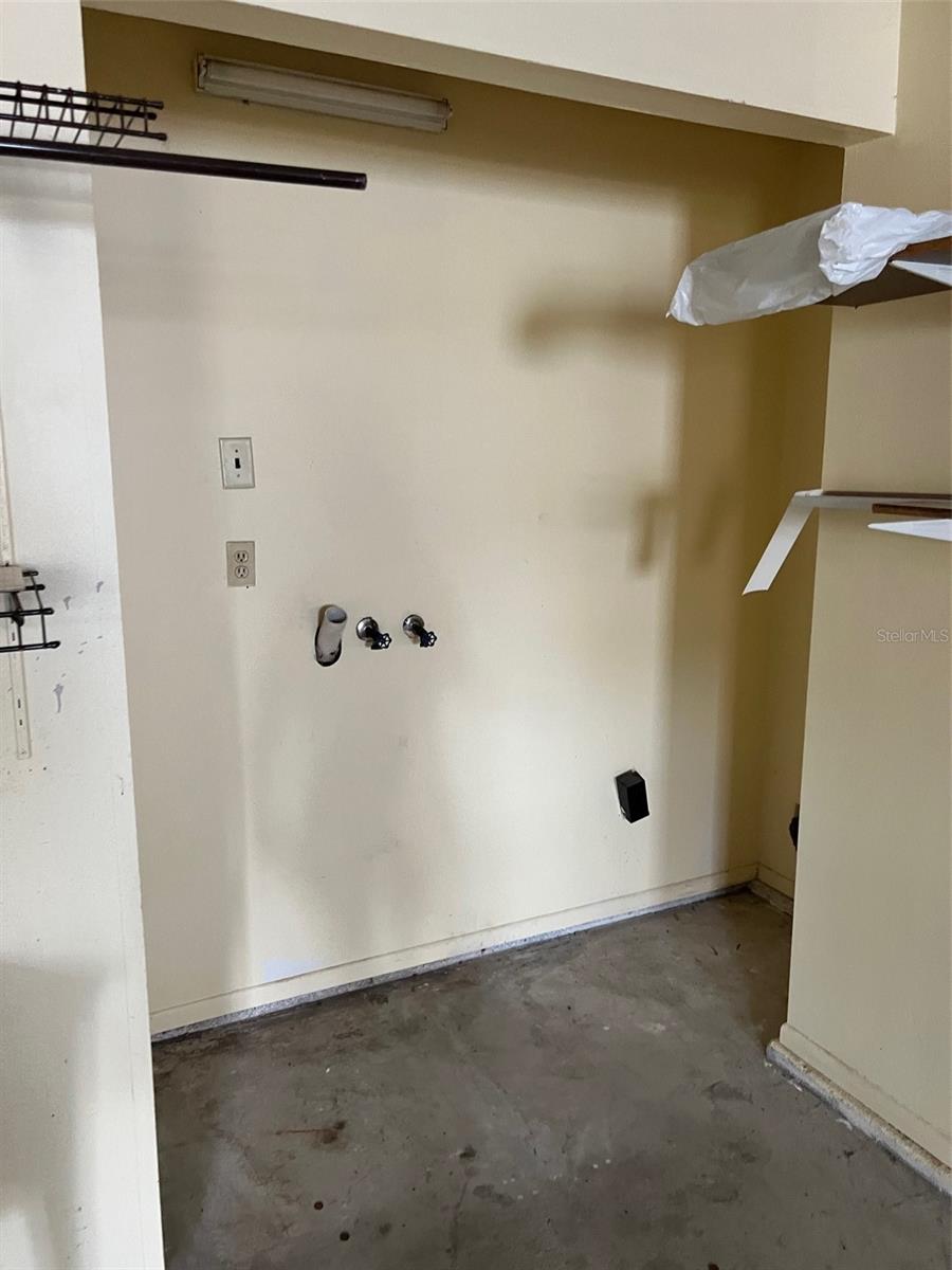 Listing photo id 11 for 330 Bonnie Lane